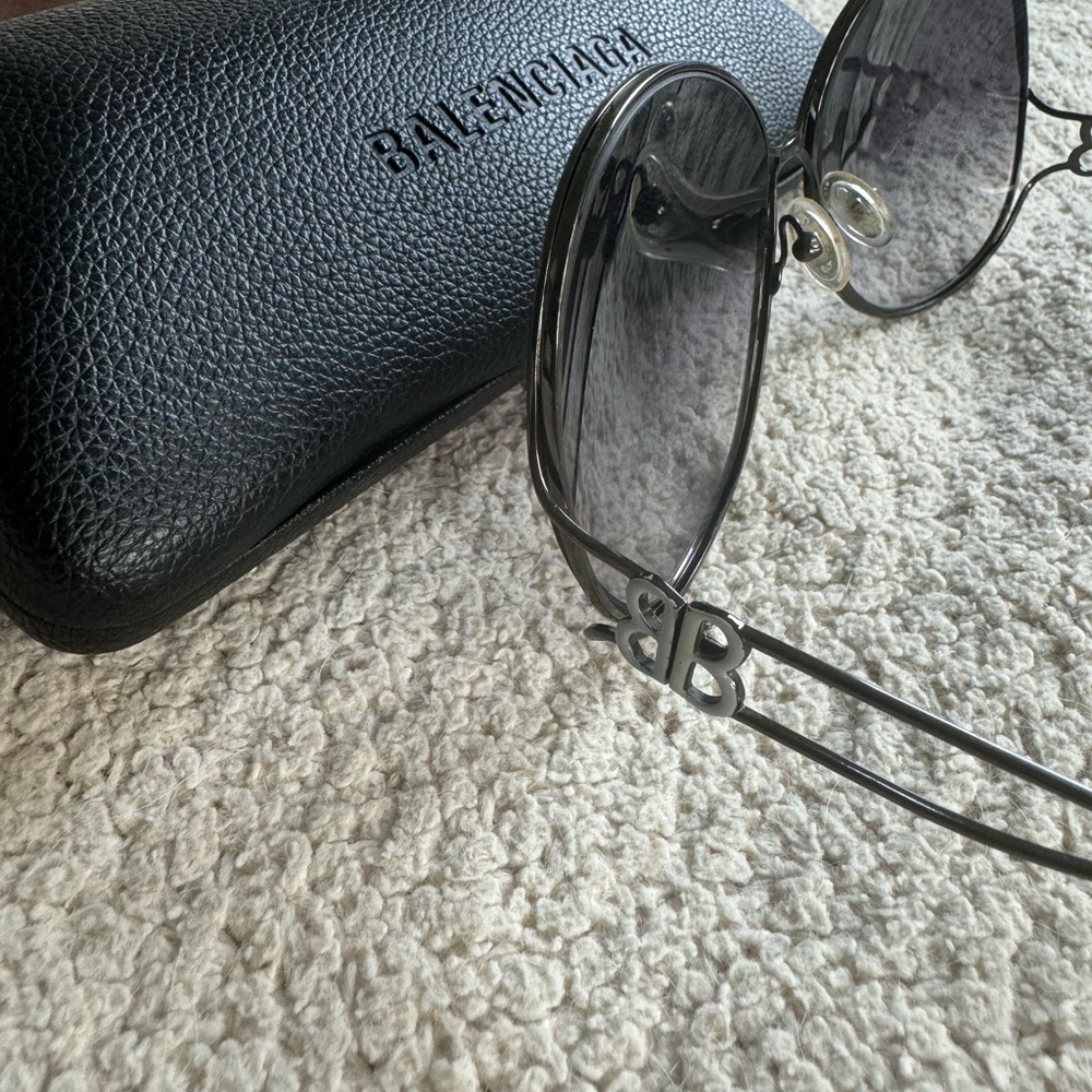 Balenciaga Sunglasses, great condition! - Picture 4 of 4